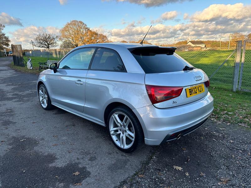 AUDI A1 1.6 TDI S line 2012