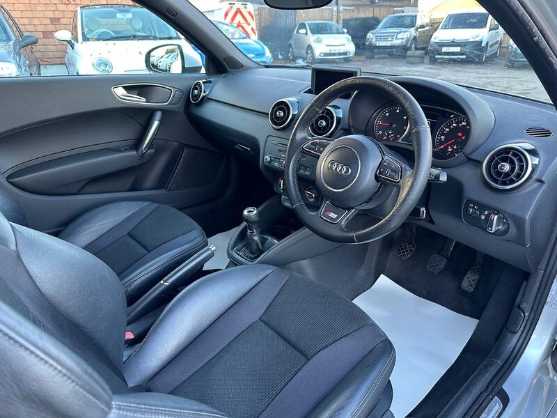 AUDI A1 1.6 TDI S line 2012