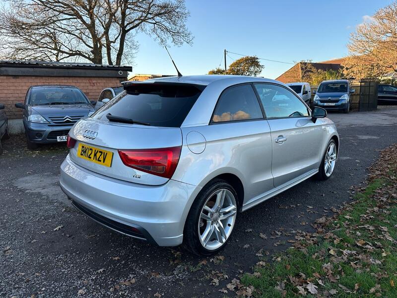 AUDI A1 1.6 TDI S line 2012