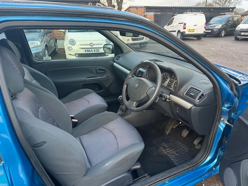 RENAULT CLIO 1.2 16v Dynamique 2003