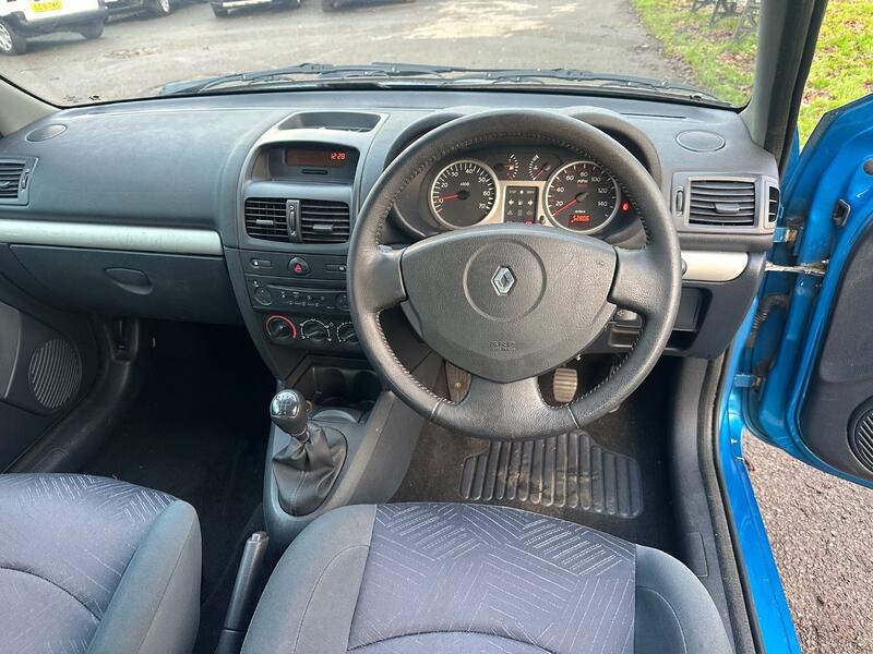 RENAULT CLIO 1.2 16v Dynamique 2003