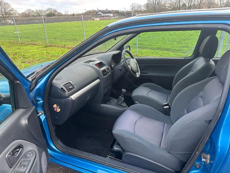 RENAULT CLIO 1.2 16v Dynamique 2003